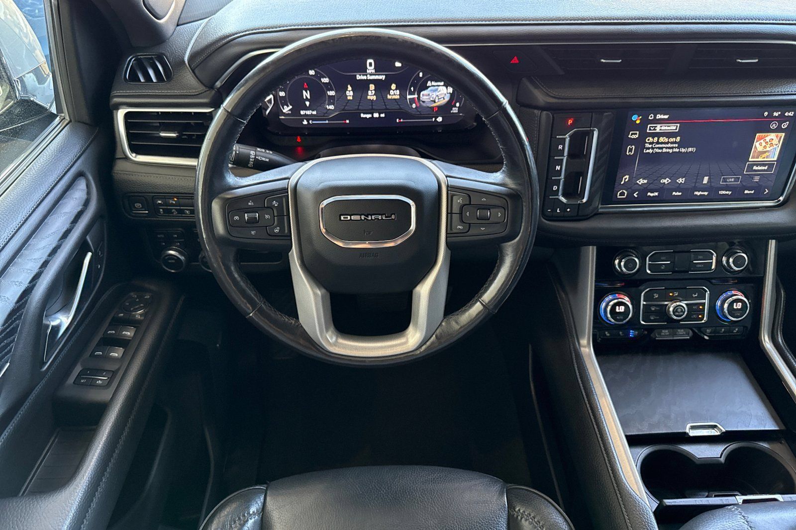 Used 2022 GMC Yukon XL Denali AWD/4WD image 15