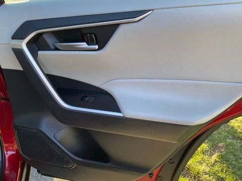 Used 2025 Toyota RAV4 XLE w/ Convenience Package image 21