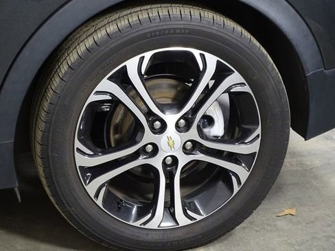 Used 2020 Chevrolet Bolt Premier w/ Infotainment Package image 38