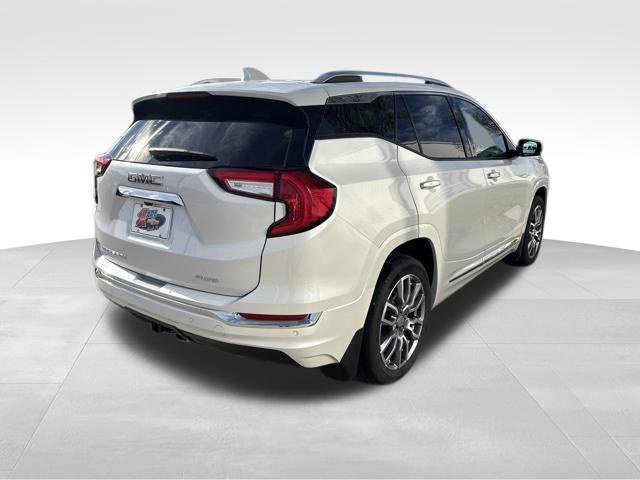 Certified 2022 GMC Terrain Denali w/ Denali Premium Package AWD/4WD image 5