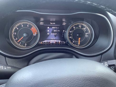Used 2022 Jeep Cherokee Latitude Lux w/ Sun & Sound Group AWD/4WD image 15