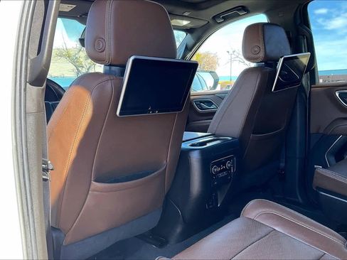 Used 2021 Chevrolet Suburban High Country image 11