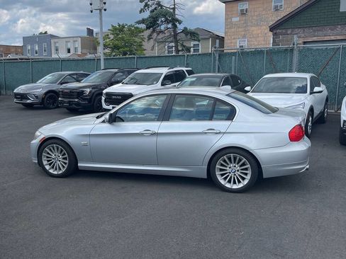 Used 2011 BMW 335i xDrive Sedan AWD/4WD image 2