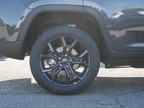 New 2025 Jeep Grand Cherokee Limited image 9