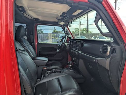 Used 2021 Jeep Gladiator Sport image 16