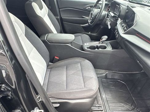 Used 2024 Chevrolet Trax RS w/ Sunroof Package FWD image 26