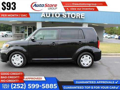 Used 2014 Scion xB FWD image 1