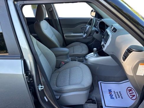 Used 2017 Kia Soul EV image 11