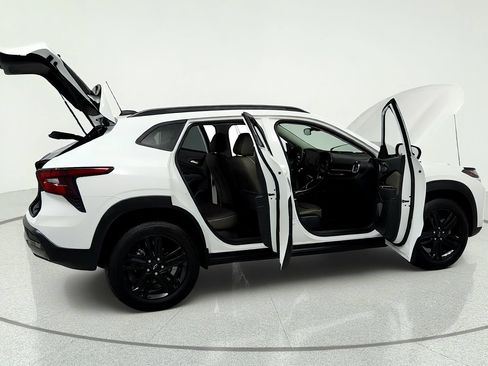 Used 2024 Chevrolet Trax ACTIV FWD image 13