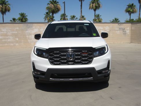 Used 2025 Honda Ridgeline TrailSport image 3