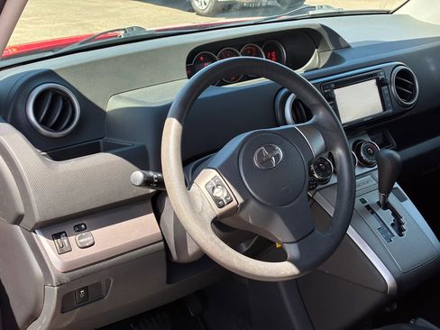 Used 2013 Scion xB FWD image 16