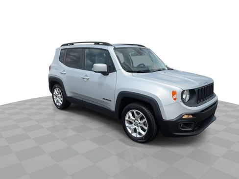 Used 2015 Jeep Renegade Latitude FWD image 2