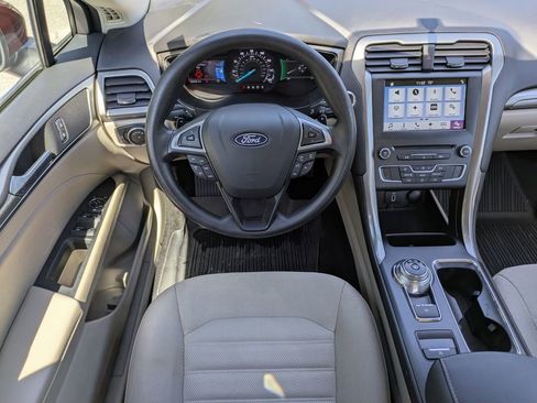 Used 2018 Ford Fusion SE w/ Fusion SE Technology Package image 14
