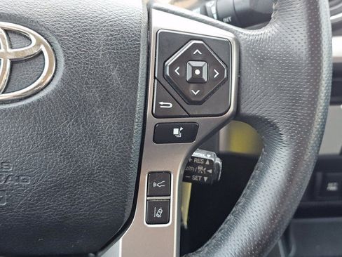 Used 2018 Toyota Tacoma SR5 RWD image 9