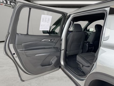 Used 2024 Chevrolet Traverse LT AWD/4WD image 9