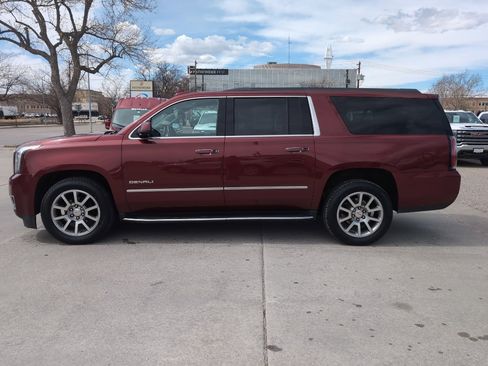Used 2020 GMC Yukon XL Denali AWD/4WD image 1