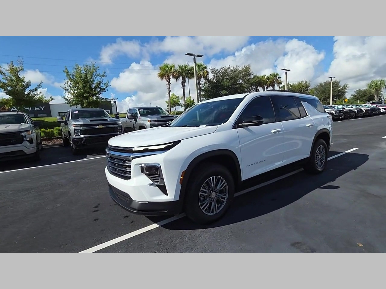 New 2027 Chevrolet Traverse LT w/ Driver Confidence Package FWD image 24
