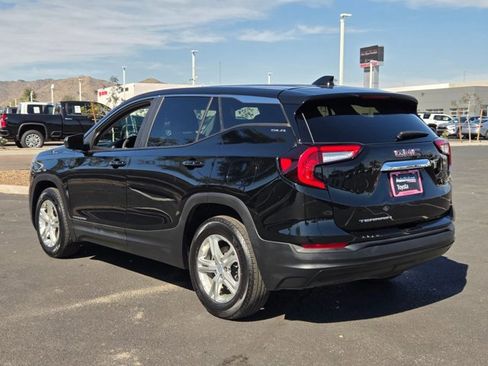 Used 2024 GMC Terrain SLE image 8