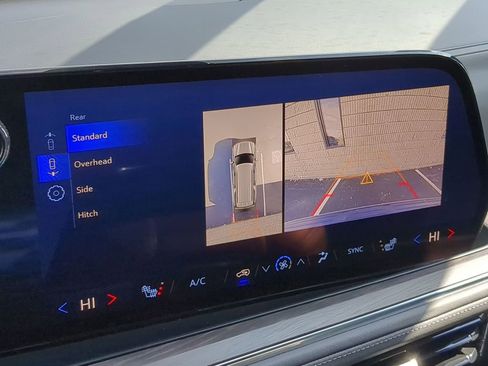 Used 2025 Chevrolet Suburban Z71 image 18