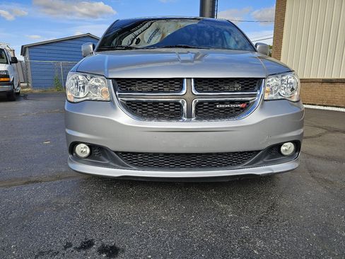 Used 2019 Dodge Grand Caravan SXT image 24