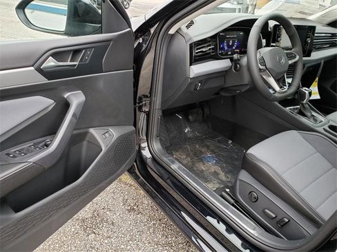 New 2026 Volkswagen Jetta SE image 6