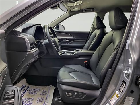 Certified 2025 Toyota Grand Highlander AWD image 8
