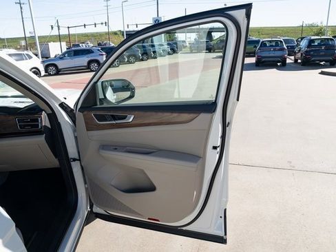 New 2026 Volkswagen Atlas SE image 17