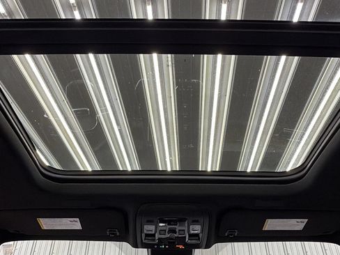 Used 2026 GMC Yukon XL Denali w/ Sun & Power Step Package AWD/4WD image 32