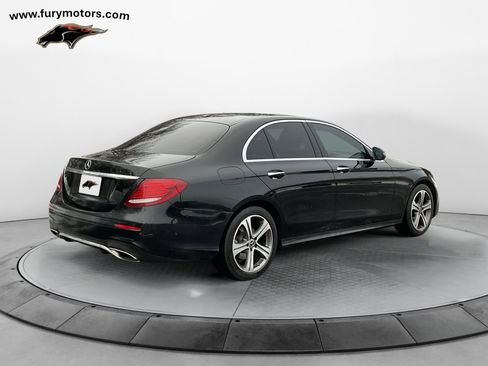 Used 2018 Mercedes-Benz E 300 4MATIC image 3