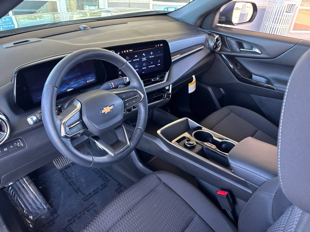 Used 2026 Chevrolet Equinox LT AWD/4WD image 9