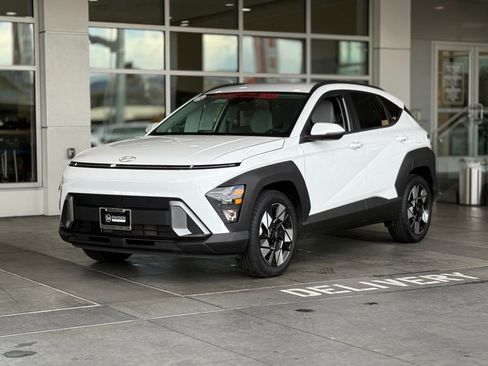 Used 2024 Hyundai Kona SEL image 2