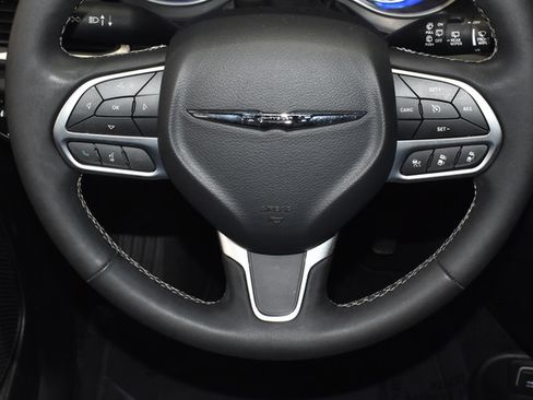 Certified 2025 Chrysler Pacifica Select FWD image 28