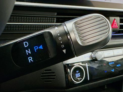 Used 2024 Hyundai Ioniq 6 SEL image 25