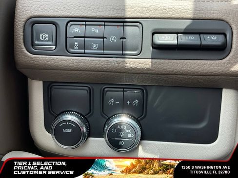 Used 2024 GMC Yukon XL Denali RWD image 39