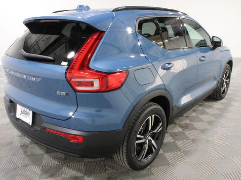 Used 2023 Volvo XC40 B5 Plus w/ Driver Assist Package AWD/4WD image 28