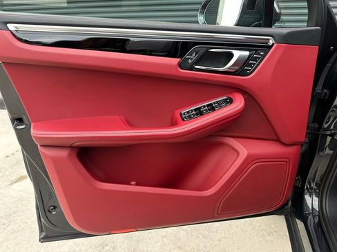 Certified 2024 Porsche Macan image 19