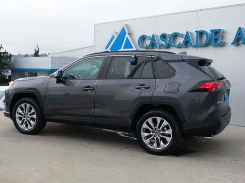 Used 2025 Toyota RAV4 XLE Premium image 6