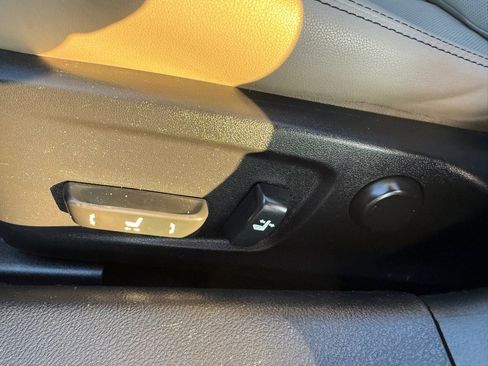 Used 2015 Lexus IS 250 250 w/ Navigation System Package image 18