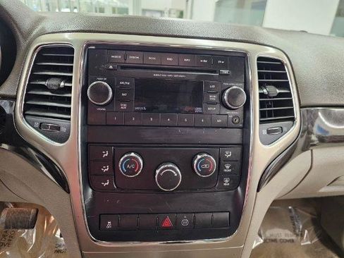 Used 2012 Jeep Grand Cherokee Laredo w/ Laredo E Group AWD/4WD image 19