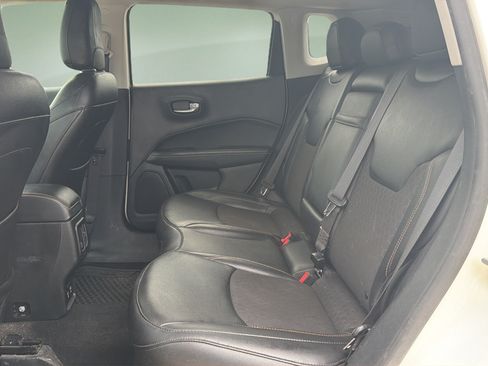 Used 2019 Jeep Compass Latitude w/ Cold Weather Group AWD/4WD image 15