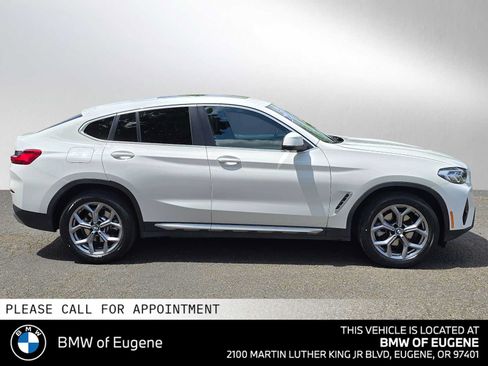 Used 2025 BMW X4 xDrive30i AWD/4WD image 2