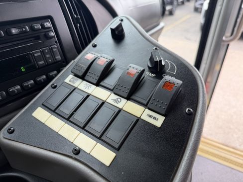 Used 2006 Ford E-450 and Econoline 450 RWD image 24