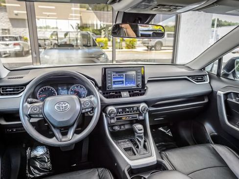 Used 2021 Toyota RAV4 XLE w/ Convenience Package FWD image 23
