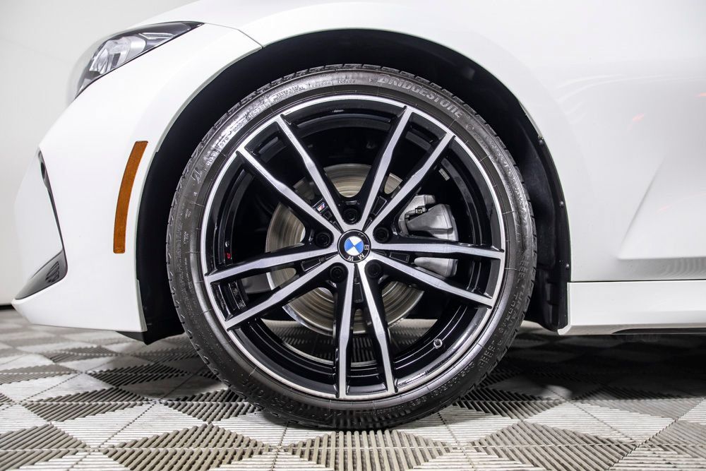 Used 2023 BMW 330i Sedan w/ M Sport Package RWD image 39