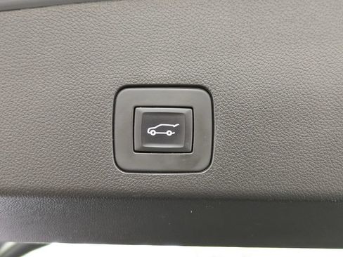 Used 2022 Buick Encore GX Select w/ Sport Touring Package FWD image 21