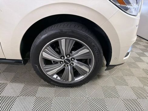 Used 2018 Lincoln Navigator Select w/ Technology Package RWD image 18