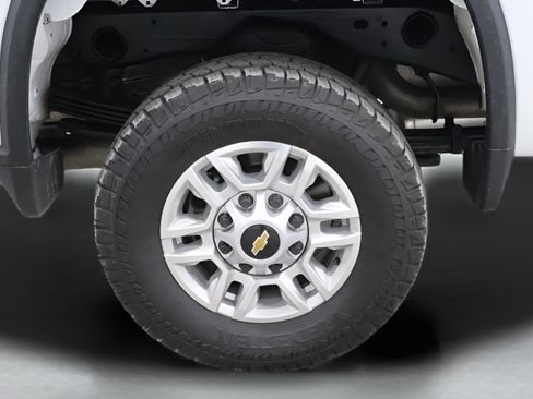 Used 2025 Chevrolet Silverado 2500 LT w/ Convenience Package AWD/4WD image 32