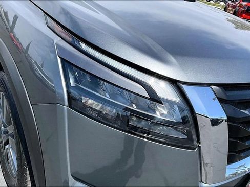 Certified 2024 Nissan Pathfinder SV FWD image 31