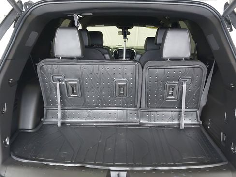 Used 2023 Chevrolet Traverse LT w/ Midnight/Sport Edition FWD image 27