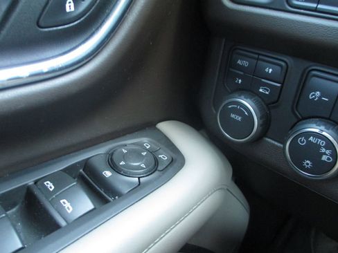 Used 2023 Chevrolet Suburban LT AWD/4WD image 27